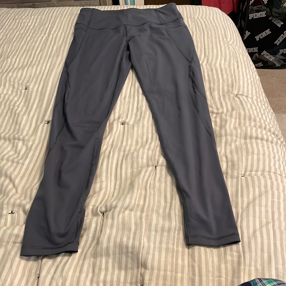 Woman’s Large Old Navy Gray Active Leggings